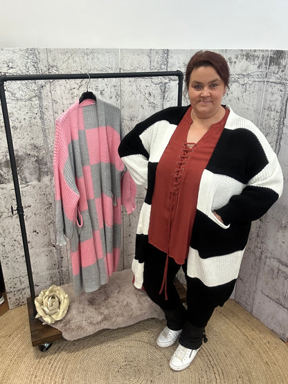 Strickjacke mit Model