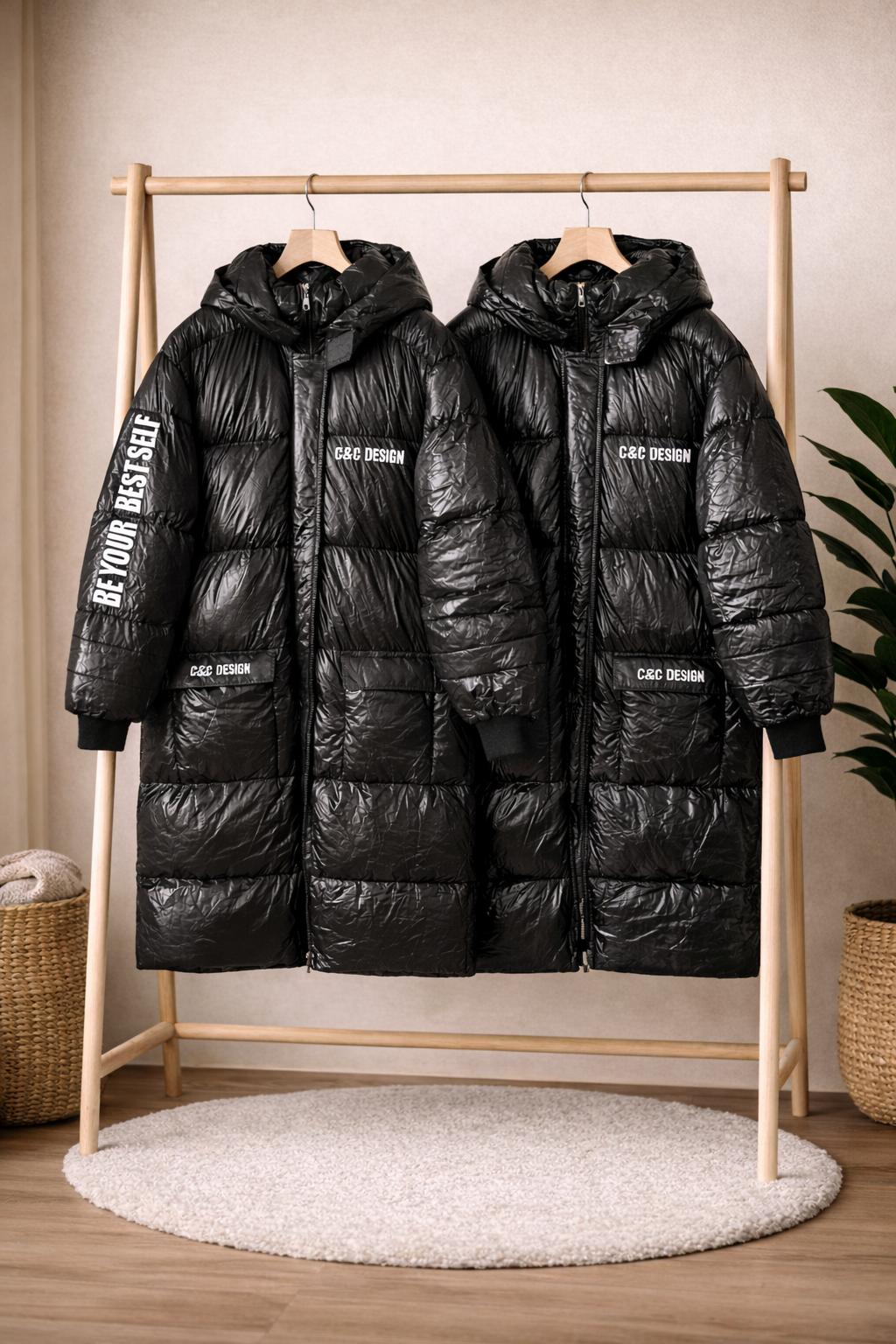 Stylischer Wintermantel, mit Kapuze, , auffällige Stickerei vorn ,in Größe 48-52, in Größe 52-56, warm, winddicht, auffällige Stickerei hinten
